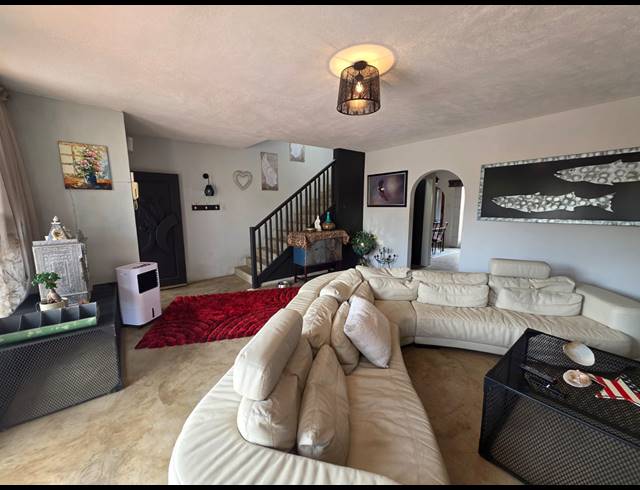 3 BEDROOM TOWNHOUSE FOR SALE IN THREE RIVERS